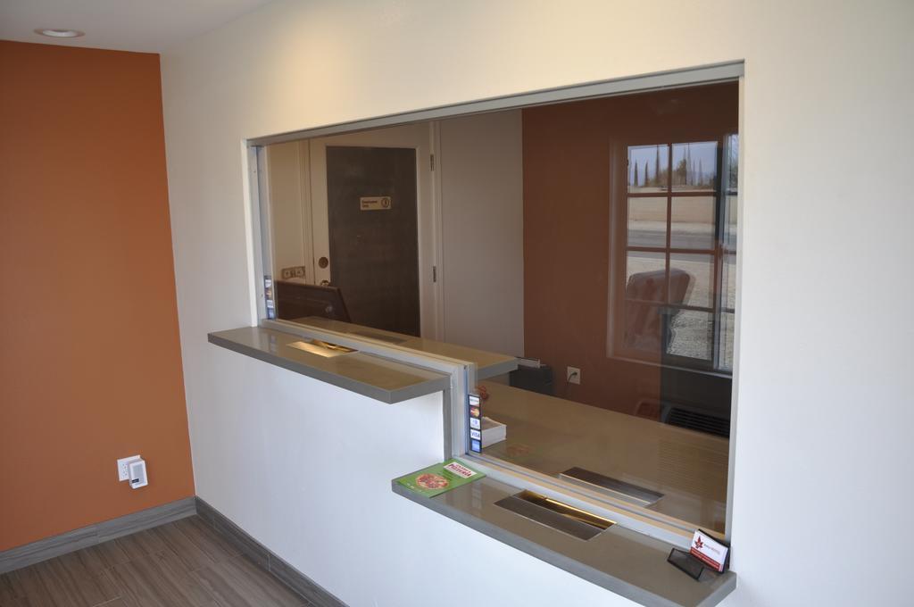 Motel 6 Maple/Main Hesperia Eksteriør bilde