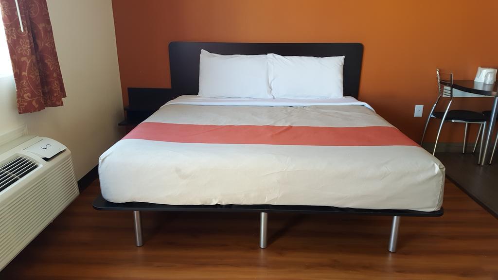 Motel 6 Maple/Main Hesperia Eksteriør bilde