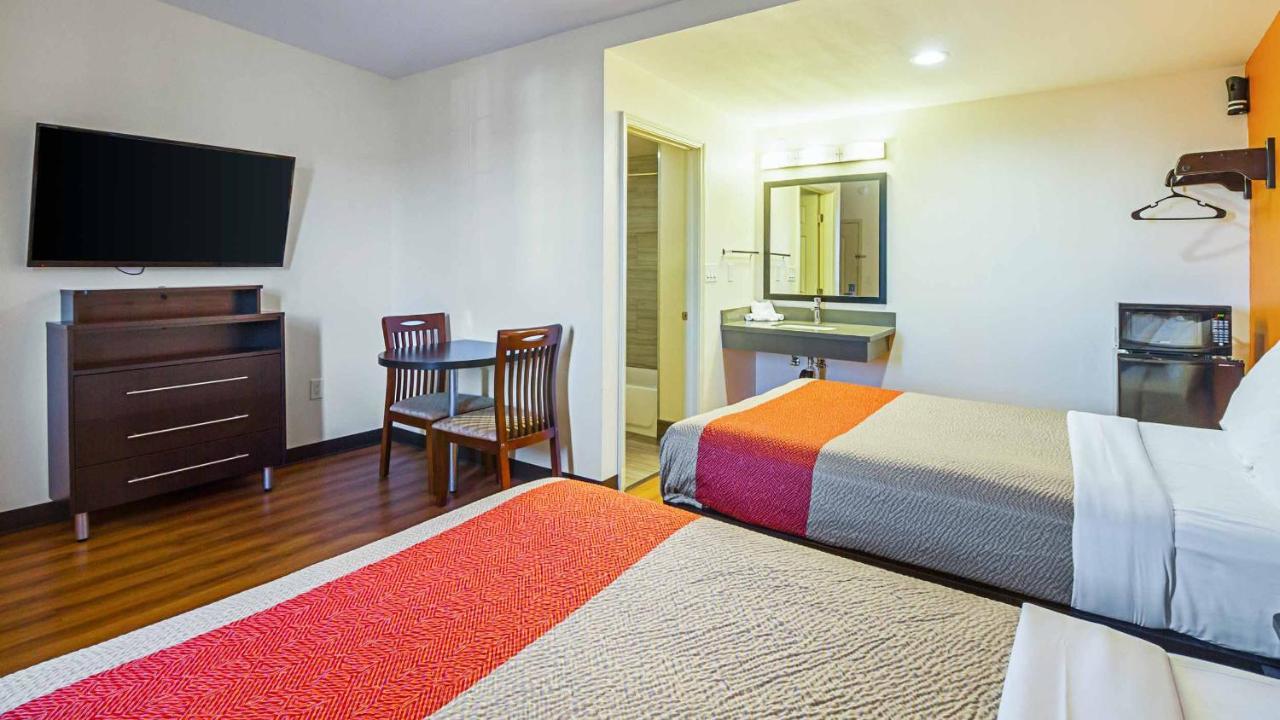 Motel 6 Maple/Main Hesperia Eksteriør bilde